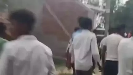 धनौरा: गजरौला के गांव रहदरा में बारातियों को पीटा, पुलिस पर पथराव, घटना का लाइव वीडियो हुआ वायरल