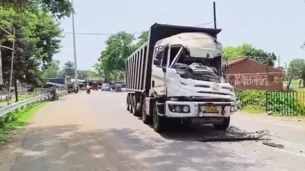 गोड्डा: गोड्डा-पाकुड़ मुख्य मार्ग पर बड़ा सड़क हादसा, चांदनी चौक के पास हाईवे पर वाहन दुर्घटनाग्रस्त, ड्राइवर और खलासी बाल-बाल बचे