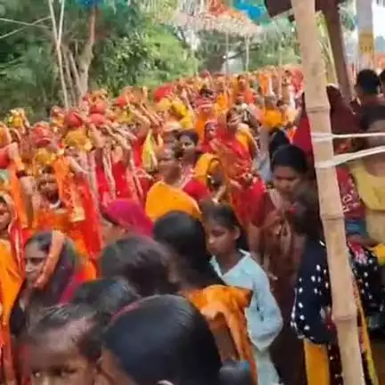 गोगरी: समसपुर पंचायत के बल्लमजान में शिवलिंग प्राण प्रतिष्ठा के लिए भव्य कलश शोभायात्रा निकाली गई