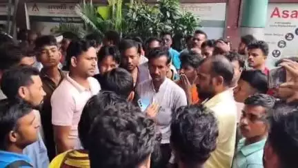 धनबाद/केंदुआडीह: धनबाद: अशर्फी अस्पताल में युवक की मौत के बाद परिजनों का हंगामा