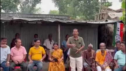 কুশমুণ্ডী: খবরের জের মান্দাহার এলাকায় সাবমারসিবল পাম্পের উদ্বোধন করেন বিধায়িকা
#jansamasya