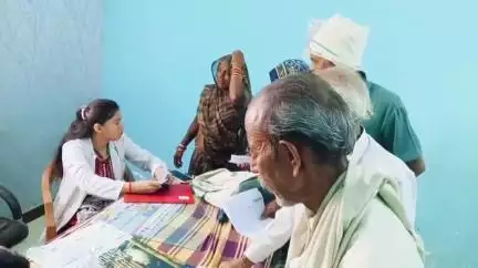रीठी: रीठी सरकारी अस्पताल में डॉक्टरों की कमी, CHO ने संभाली OPD की कमान, बीएमओ बोले मैं अकेला क्या करूँ