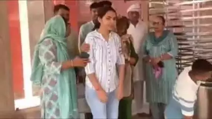 चरखी दादरी: गांव छपार निवासी इशिता सांगवान एनडीए के जरिए बनीं देश की पहली पायलट, गांव पहुंचने पर हुआ भव्य स्वागत