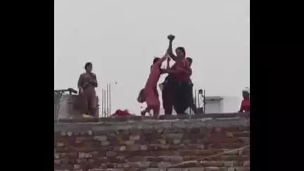 कोल: गांव रायट में रास्ते के विवाद में 2 पक्षों के बीच हुआ पथराव, वीडियो सोशल मीडिया पर हुआ वायरल, पुलिस जाँच में जुटी