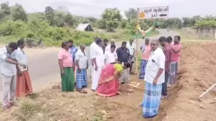 அரூர்: பழனி ஆண்டவர் நகர் பேருந்து நிறுத்தம் அரூர் MLA சம்பத்குமார் திறந்துவைத்தார்