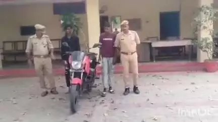 उन्नाव में पुलिस की कार्रवाई,विजय खेड़ा तिराहे से दो नाबालिग वाहन चोर गिरफ्तार, चोरी की बाइक बरामद