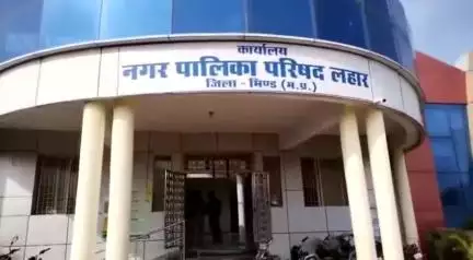 लहार: फर्जी पुत्र बनाकर आवास योजना का लाभ दिलाया, शपथ पत्र फर्जी निकलने पर नगर पालिका ने दिया नोटिस