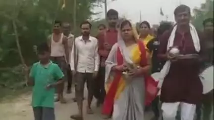 रसूलाबाद: तोरना गांव में गणेश जी की प्राण प्रतिष्ठा से पहले निकाली गई कलश यात्रा