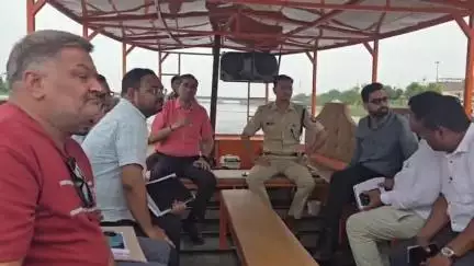 मथुरा: गंगा दशहरा को सकुशल संपन्न कराने के लिए डीएम और SSP ने किया यमुना घाटों का निरीक्षण