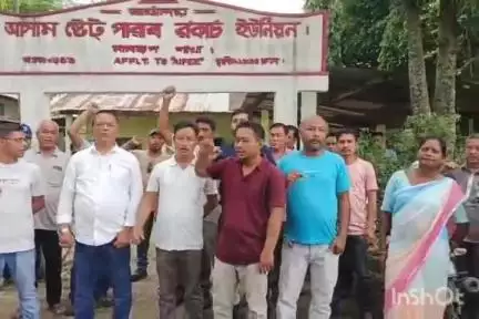 নাহৰকটীয়া: বিজুতি নোহোৱাকৈ নামৰূপ তাপবিদ্যুত প্ৰকল্পৰ উৎপাদন বন্ধ,উপায়হীন কৰ্মচাৰীয়ে প্ৰকল্প সন্মুখত সাব্যস্ত কৰিলে প্ৰতিবাদ