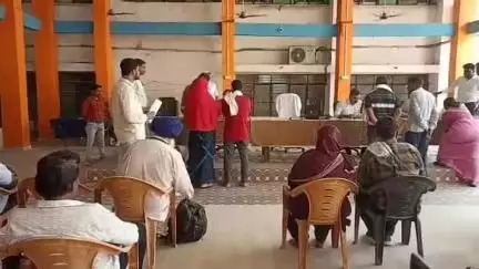 नरसिंहपुर: कलेक्टर कार्यालय में आयोजित जनसुनवाई में 95 आवेदन हुए प्राप्त; कलेक्टर, जिला पंचायत CEO व ADM ने सुनीं समस्याएँ