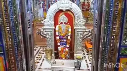 कपासन: श्री शनि महाराज आली में एक श्रद्धालु ने मन्नत पूरी होने पर भगवान शनिदेव को चढ़ाया 1 किलो चांदी का छत्र