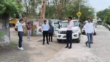 बीना: नगर पालिका परिषद के नए भवन निर्माण के लिए एसडीएम ने नगर पालिका अधिकारी के साथ जगह का किया निरीक्षण