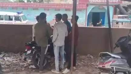 धौलपुर: तिलउआ गांव के समीप मिट्टी ढहने से एक अधेड़ व्यक्ति की हुई मौत