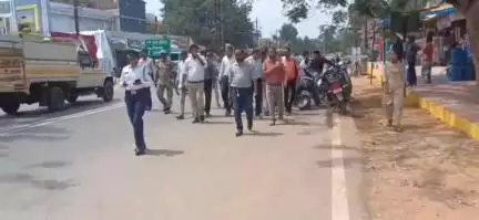 दंतेवाड़ा: दन्तेवाड़ा में कलेक्टर को ज्ञापन सौंपने जा रहे शिक्षकों को परिसर के बाहर रोका गया