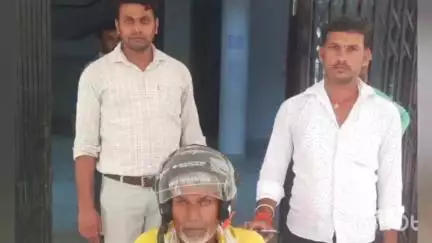 करायपरसुराय: करायपरसुराय में दिव्यांगों के बीच ट्राई साइकिल का वितरण किया गया