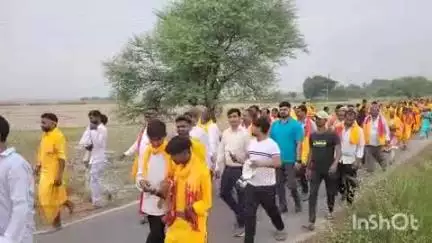 मढ़ौरा: भलुई में विराट विष्णु महायज्ञ के लिए श्रद्धालुओं ने निकाली कलश शोभा यात्रा