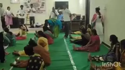 ఆదోని: ఆదోని ఎంపీడీవో కార్యాలయంలో యోగా కార్యక్రమం