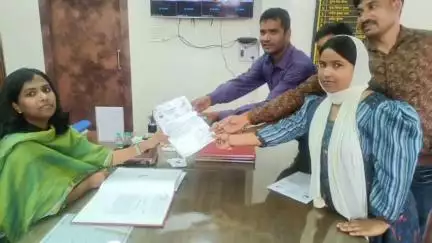 तोरपा: तोरपा प्रखंड के कृषक मित्र ने खूंटी में उपायुक्त आर रोनिटा को ज्ञापन सौंपा