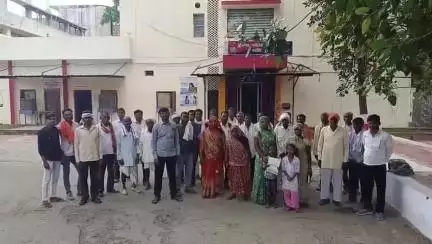 गोटेगांव: करंट लगने से युवक की मौत, न्याय की मांग लेकर पिडराई के ग्रामीणों ने एसपी ऑफिस में दिया आवेदन