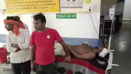खलीलाबाद: बेलहर कला थाने के कनरापार गांव में पुरानी रंजिश के चलते दबंगों ने हमला कर 2 लोगों को किया घायल, अस्पताल में इलाज जारी