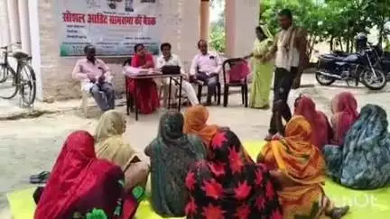 धनघटा: नटवाबर गांव में कुछ ग्रामीणों के बीच सम्पन्न हुई सोशल ऑडिट