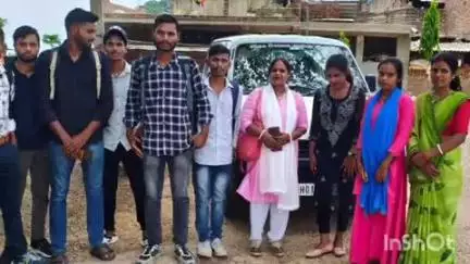 चतरा: मुख्यमंत्री सारथी योजना: गिद्धौर से 10 युवक-युवतियों को प्रशिक्षण के लिए किया रवाना