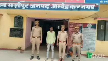 जलालपुर: बैरागल पुलिया के पास से पुलिस ने पास्को आरोपी को गिरफ्तार कर जेल भेजा