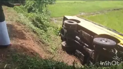 ചിറയിൻകീഴ്: വെള്ളല്ലൂർ സ്കൂൾ ബസ് അപകടത്തിന് കാരണം അധികൃതരുടെ അനാസ്ഥയെന്ന് ബിജെപി #localissue