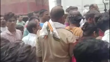 जौनपुर: गोसाईपुर गांव के पास ट्रेलर की चपेट में आकर दो लोगों की मौत, एक गंभीर घायल