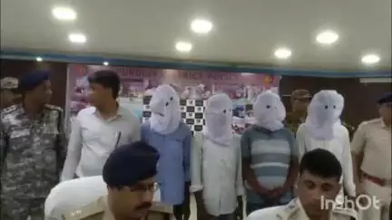 পুরুলিয়া ১: জোড়া ব্যবসায়ীর অপহরণের তিন ঘন্টার মধ্যে ঘটনার কিনারা করলো জেলা পুলিশ,বেলগুমা পুলিশ লাইনে বিস্তারিত জানালেন পুলিশ সুপার