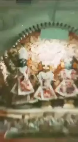स्वर्णिम प्रभा में नहाया अयोध्या का श्रीराम मंदिर, शिखर से लेकर आधार तक सोने सी आभा बिखेरता।

यह केवल स्थापत्य नहीं, यह सनातन की साक्षात चमक है।