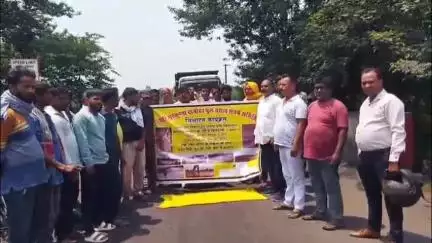 पतरातू: भुरकुंडा गिद्दी दामोदर स्थित दामोदर पुल बचाओ संघर्ष समिति ने सीसीएल व झारखंड सरकार के खिलाफ नारेबाजी #Jansamasya