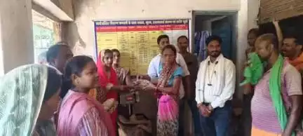 दंतेवाड़ा: समलूर में मनाया गया चावल उत्सव, जनपद अध्यक्ष ने ग्रामीणों को तीन माह का एकमुश्त राशन दिया