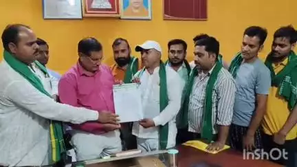 छिबरामऊ: नगर पालिका पहुंचे भा.कि.यू. औनू के जिला अध्यक्ष ने अधिशासी अधिकारी को संबोधित ज्ञापन नगर पालिका अध्यक्ष को सौंपा