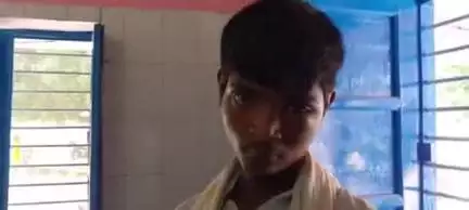 कुचायकोट: थाना क्षेत्र के बनतैल रामु के टोला गांव में चोरी के आरोप में एक व्यक्ति के साथ कुछ लोगों ने की मारपीट