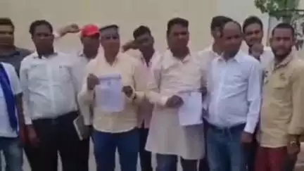झुंझुनू: झुंझुनू में भीम आर्मी ने सुभाष मेघवाल हत्याकांड के आरोपियों की गिरफ्तारी की मांग को लेकर कलेक्ट्रेट पर किया प्रदर्शन