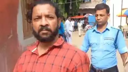 বড়ঞা: রঘুনাথপুরে আকাশে গুলি; ধৃতকে PC-তে নিয়ে জিজ্ঞাসাবাদ করে পিস্তল সহ 2 রাউন্ড গুলি উদ্ধার, ফের 5 দিনের PC-র নির্দেশ আদালতের