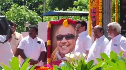 மயிலாப்பூர்: "பயத்தின் காரணமாக ஆளுநர் மசோதாக்களுக்கு ஒப்புதல் அளித்துள்ளார்" - அண்ணா அறிவாலயத்தில் முதலமைச்சர் மு.க.ஸ்டாலின் பேட்டி
