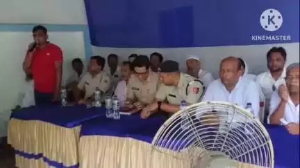 মগরাহাট ১: আসন্ন পবিত্র কুরবানীর ঈদ উপলক্ষে উস্তি থানাতে একটি গুরুত্বপূর্ণ পর্যালোচনা বৈঠক উপস্থিত জনপ্রতিনিধিরা ও পুলিশ আধিকারিকরা