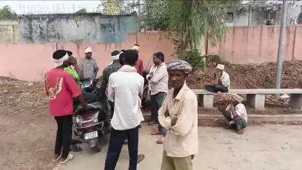 डूंगरपुर: कलाल घाटा बस स्टैंड के पास तेज रफ्तार बाइक ने दूसरी बाइक को पीछे से मारी टक्कर, हादसे में एक युवक की हुई मौत