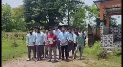 চেঙা: বিদেশী বিতাৰণৰ নামত অত্যাচাৰ বন্ধ কৰা দাবীত চেঙাৰ চক্ৰ বিষয়াৰ জৰিয়তে ৰাষ্ট্ৰপতিলৈ স্মাৰক পত্ৰ প্ৰদান মুছলিম ছাত্ৰ সন্থাৰ