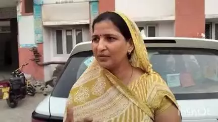 औरैया: 18 दिनों से लापता पति की तलाश में भटक रही है दिबियापुर क्षेत्र के कंचौसी बाजार निवासी महिला, नहीं मिला कोई सुराग