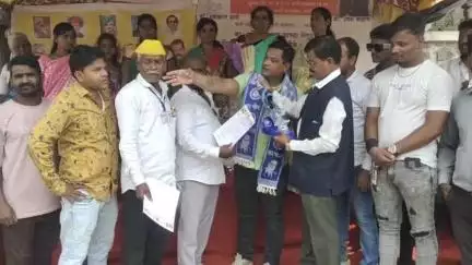 सातारा: गरिबाच्या हक्कासाठी दलित महासंघाची ताकद वाढवण्यासाठी जिल्हाधिकारी कार्यालयासमोर पदाधिकाऱ्यांची निवड: अध्यक्ष उमेश चव्हाण