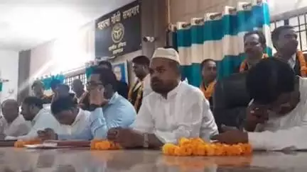 हंडिया: तहसील परिसर में अधिवक्ता परिषद के विजयी अधिवक्ताओं का हुआ स्वागत, ग्राम न्यायालय के न्यायाधीश व उपजिलाधिकार हुए शामिल