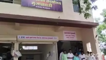संगमनेर: अहिल्यादेवी होळकर जयंतीनिमित्त कर्तबगार महिलांचा सन्मान न केल्याने गुंजाळवाडी येथे शिवसैनिकांचा ग्रामपंचायतवर संताप