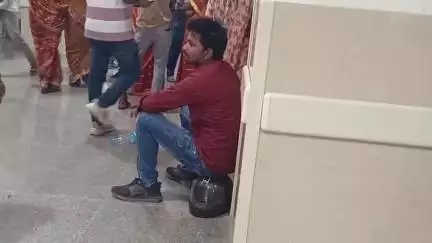 पडरौना: कुशीनगर मेडिकल कॉलेज में बुनियादी सुविधाओं का अभाव, मरीजों और तीमारदारों को झेलनी पड़ रही मुश्किलें
