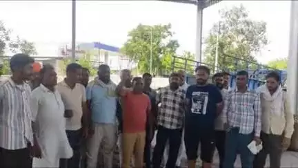 अम्बाला: सूरजमुखी में बार-बार पंखा लगाए जाने पर मुलाना अनाज मंडी में किसानों का फूटा गुस्सा