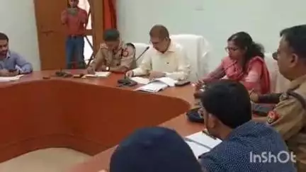 रॉबर्ट्सगंज: सर्किट हाउस सोनभद्र में डीएम और एसपी की अध्यक्षता में कानून व्यवस्था एवं बकरीद पर्व को लेकर पीस कमेटी की बैठक हुई