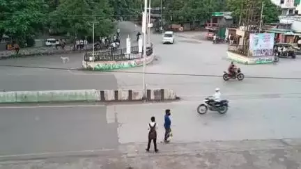 चोपडा: चोपडा शहरातील अडावद नाक्या जवळ पेट्रोल पंपाच्या समोर दुचकीला ट्रॅक्टरची धडक,एक ठार एक जखमी,चोपडा पोलिसात गुन्हा दाखल